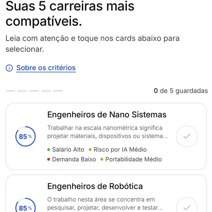Pantalla de Career Guide con la lista de carreras más compatibles, cada una con índice de match e indicadores de salario, riesgo de IA, demanda y portabilidad
